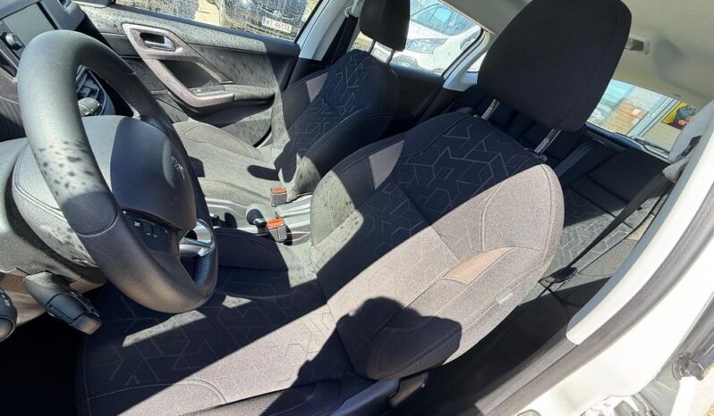 Peugeot 2008 1.2 VTi Allure full